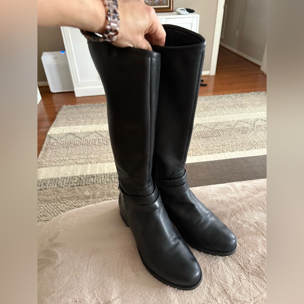 Elegant Black Rockport Women's Boots size 8w